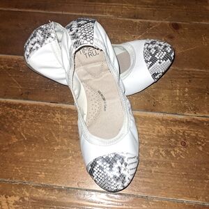 Time and Tru Women's Flats in White and Snake Pattern